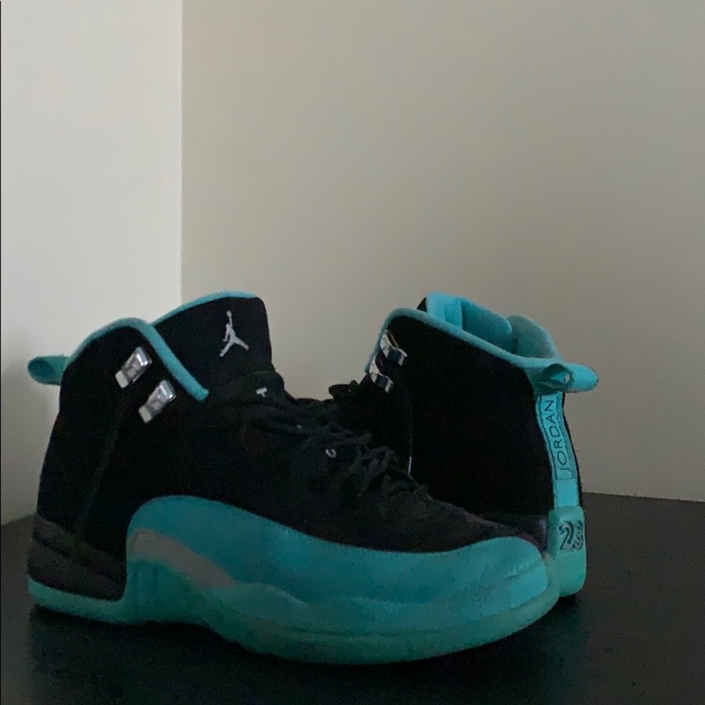 Nike air Jordan 12 retro size  7y